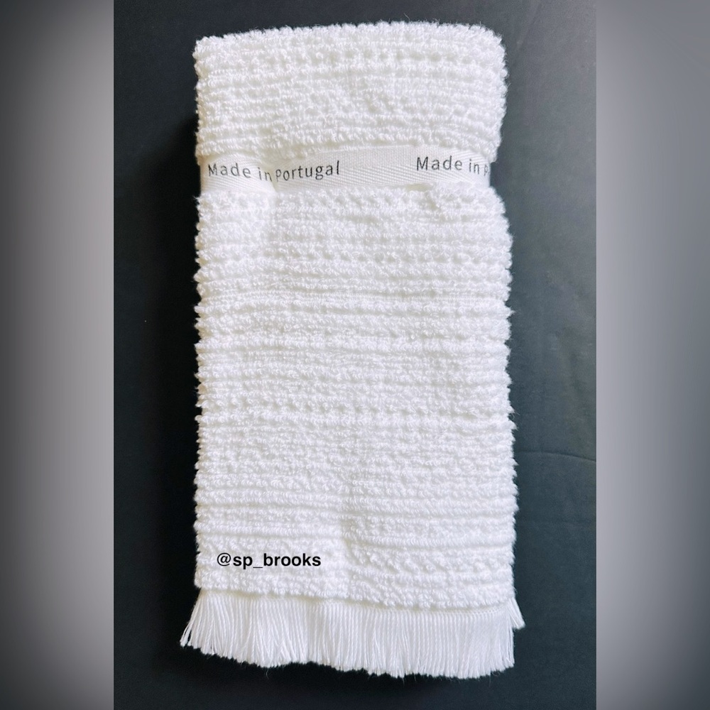 🎁2PC BIANCA Tip Towel Set - White Boucle Textured Pattern - 100% Cotton - Picture 2 of 4